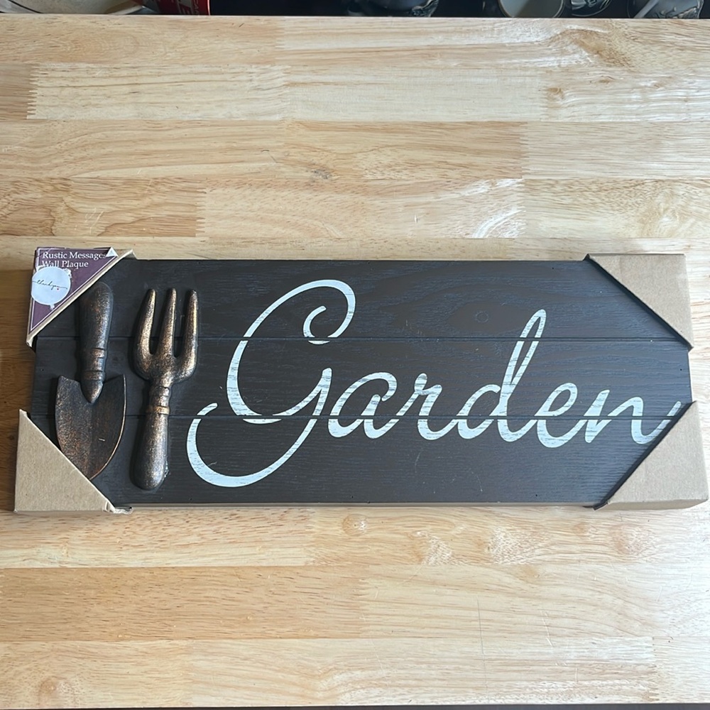 Kohl’s rustic GARDEN message plaque